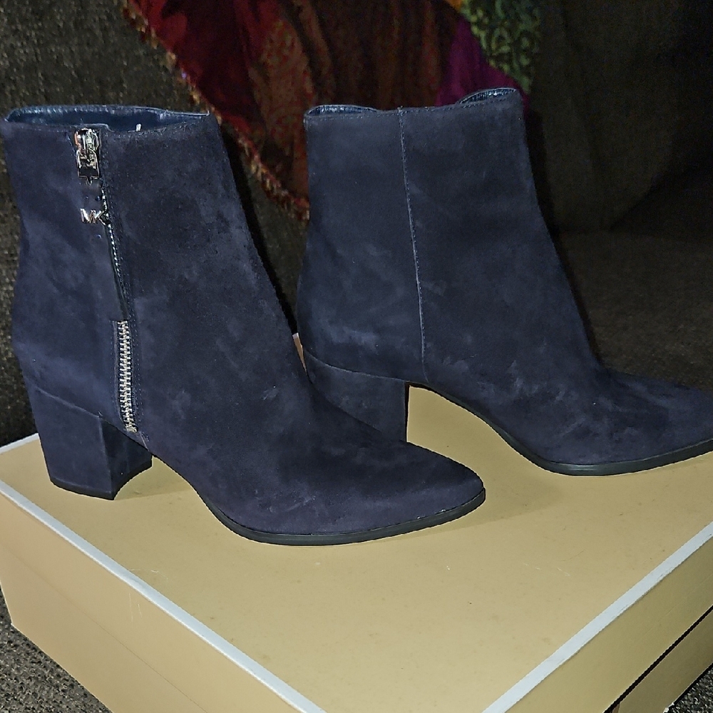 Michael Kors Dark Blue Suede Ankle Boots Called CHARCOAL. - Picture 4 of 8